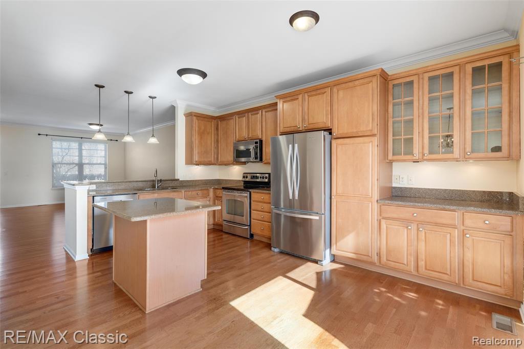 8114 Heron Hills Drive, Walled Lake, MI 48390 — Photo 9