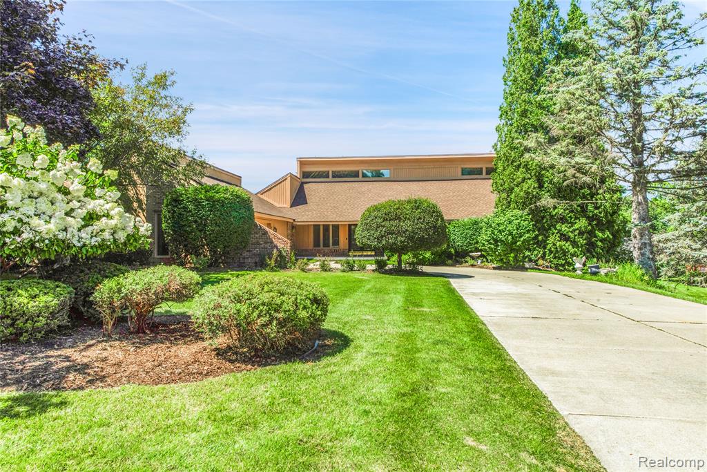 8285 Staghorn Trail, Clarkston, MI 48348 — Photo 4