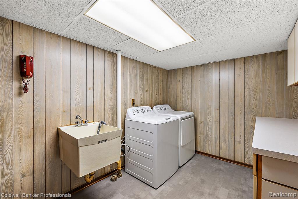 2685 ROUNDTREE Drive, Troy, MI 48083 — Photo 34