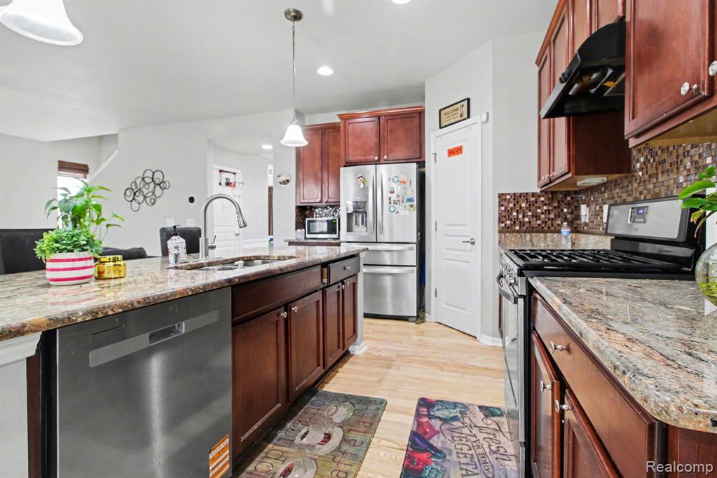 2417 PREMIER Lane, Canton, MI 48188 — Photo 12