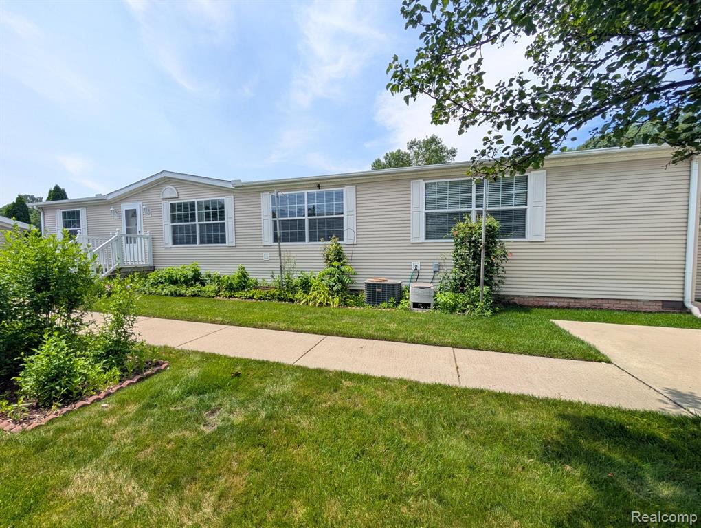 11766 Village Pines Court, South Lyon, MI 48178 — Photo 2