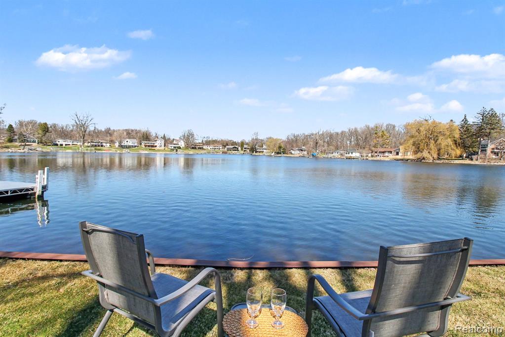 11591 PLEASANT VIEW Drive, Pinckney, MI 48169 — Photo 2
