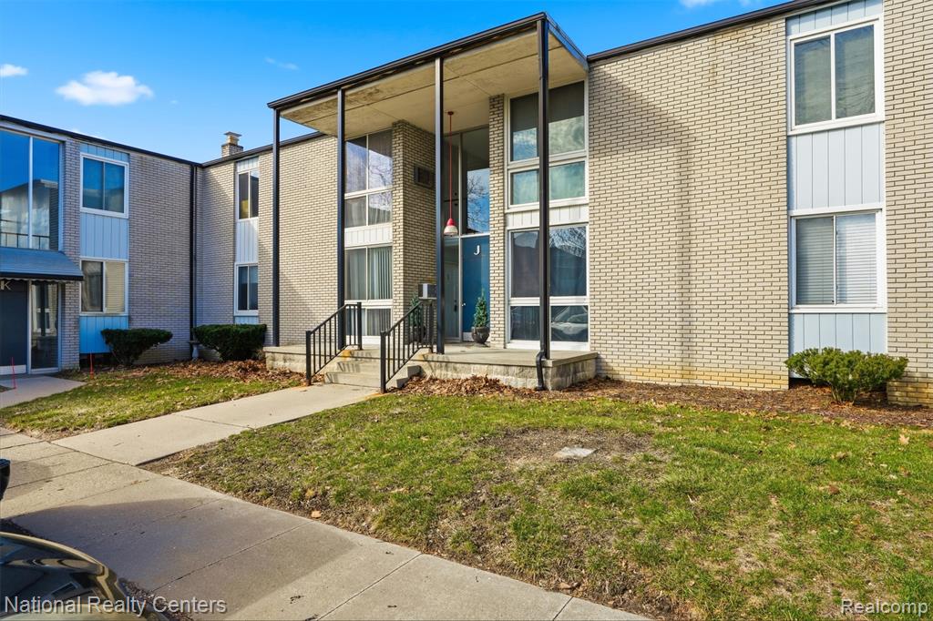 4030 W 13 Mile Road, Royal Oak, MI 48073 — front exterior