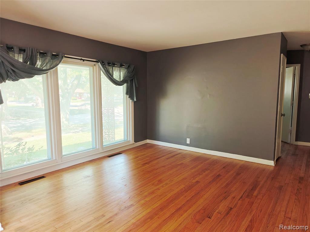 4615 Julius Boulevard, Westland, MI 48186 — Photo 4