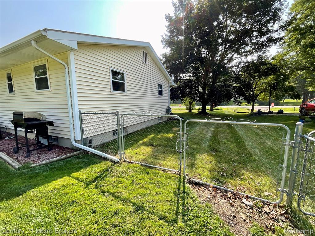 5363 Irish Road, Grand Blanc, MI 48439 — Photo 7