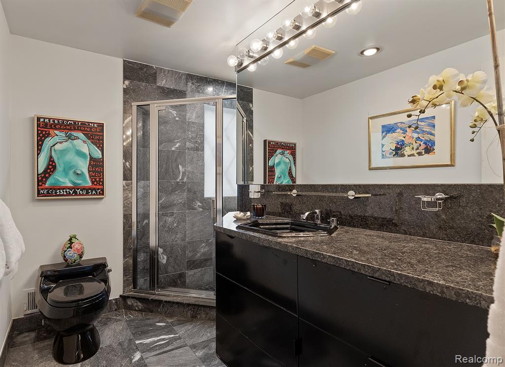 8941 Nadine Avenue, Huntington Woods, MI — Photo 15