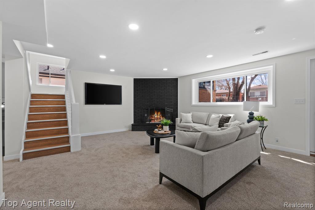 23701 Marlow Street, Oak Park, MI 48237 — Photo 16