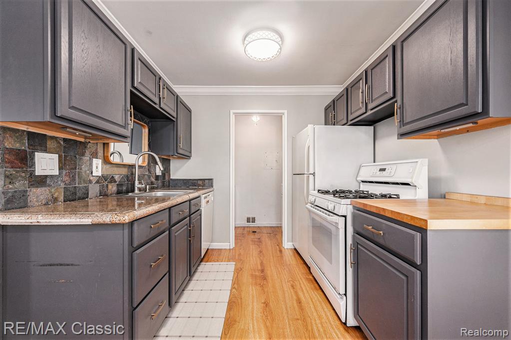 39527 Village Wood Road, Novi, MI — Photo 6
