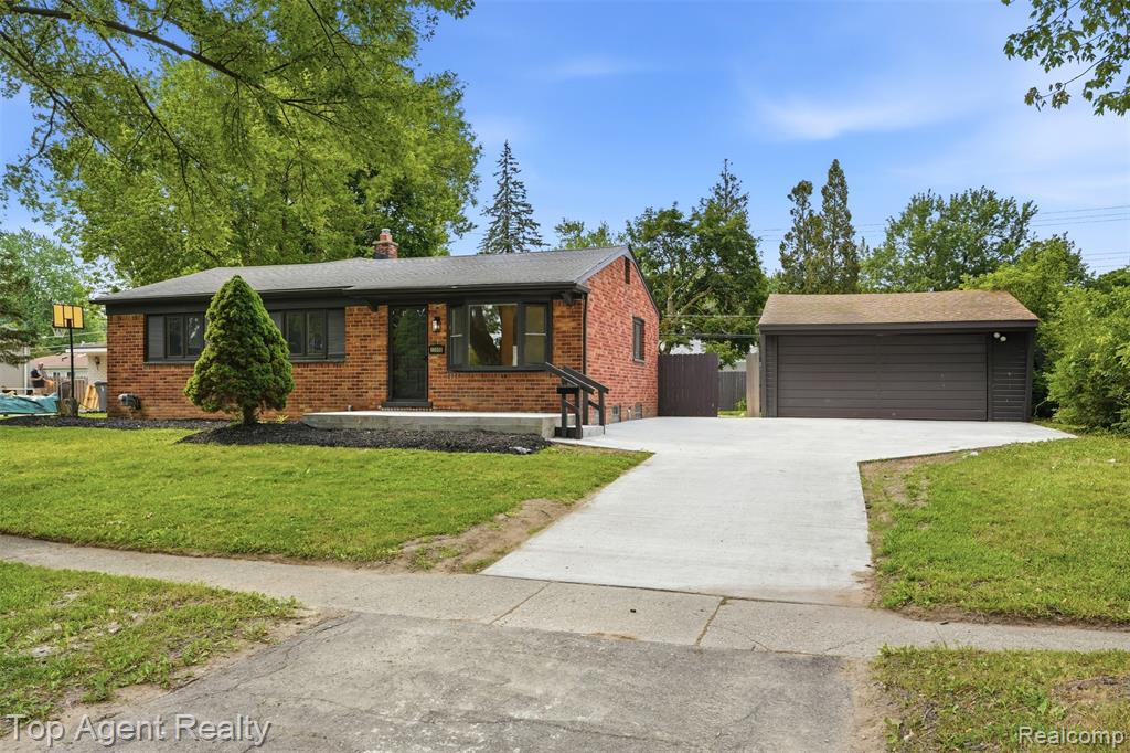 23040 Shiell Street, Clinton Twp, MI 48035