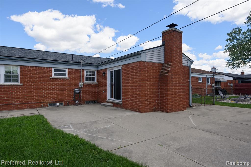 29661 Brown Court, Garden City, MI — Photo 18