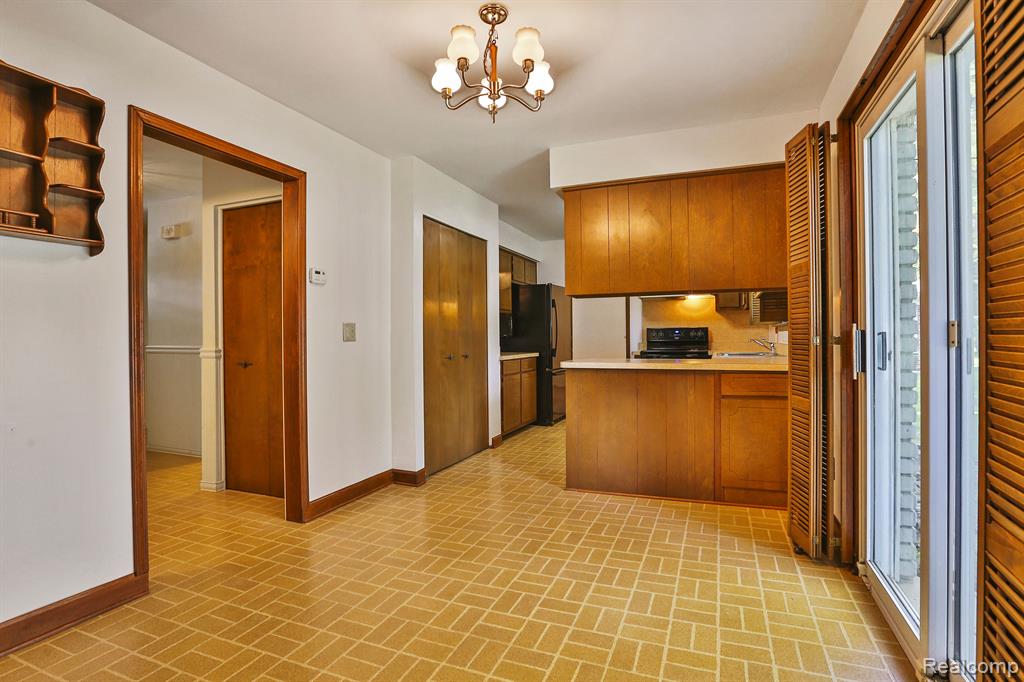 4251 WASHINGTON CRESCENT Drive, Troy, MI 48085 — Photo 11