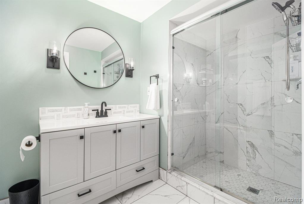 7357 Creek View Circle, West Bloomfield, MI — Photo 23