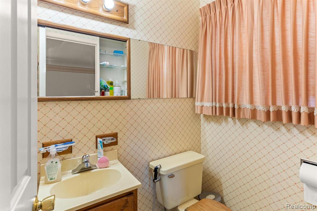 6125 ARDMORE, Dearborn Heights, MI 48127 — Photo 22