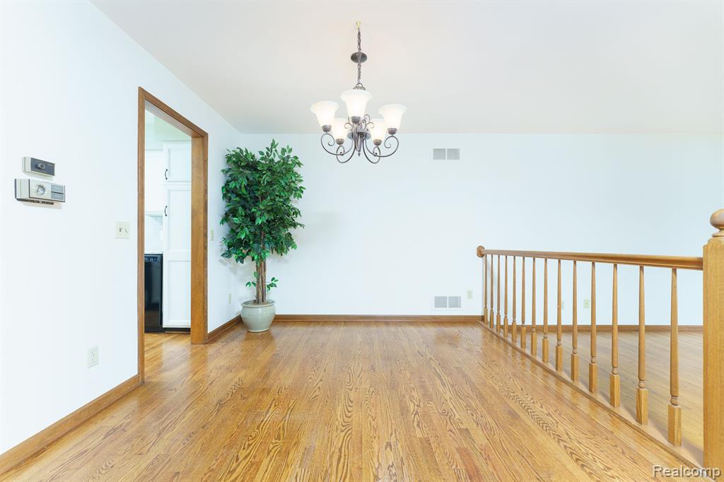 4584 GOLF VIEW Drive, Brighton, MI 48116 — Photo 7