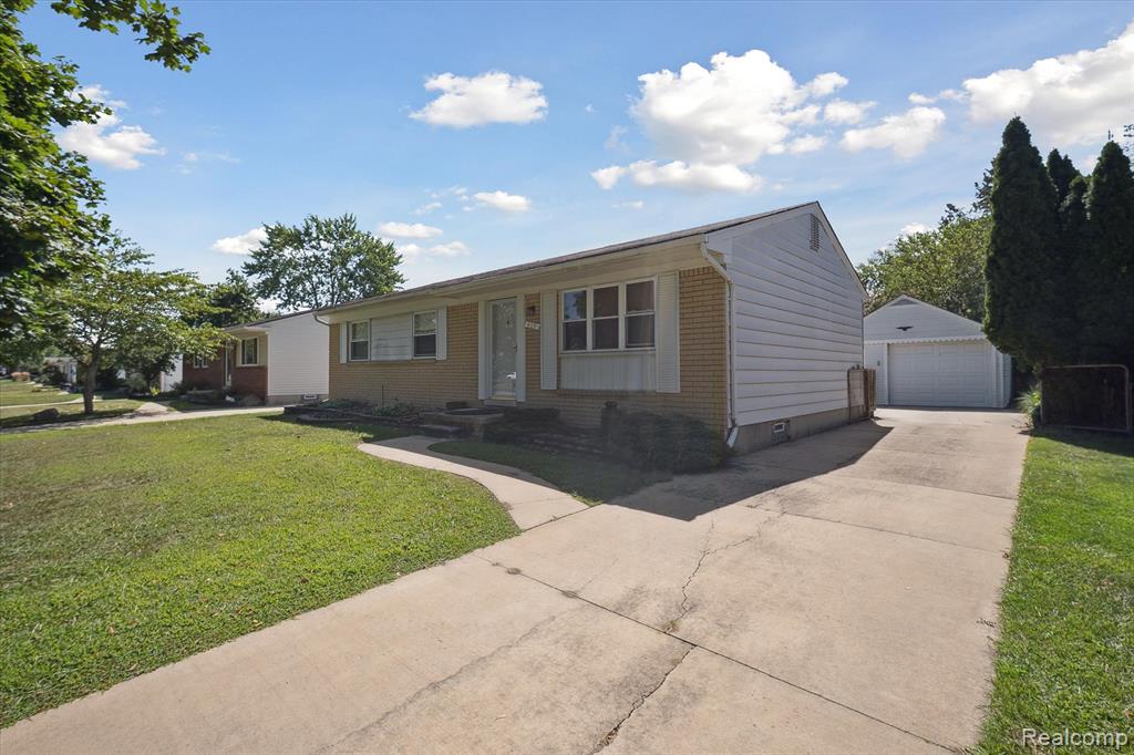 429 Cambridge Avenue, South Lyon, MI 48178 — Photo 4