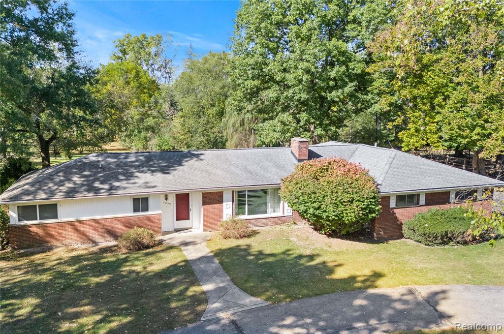 7250 Ten Hill Road, West Bloomfield, MI — Photo 32