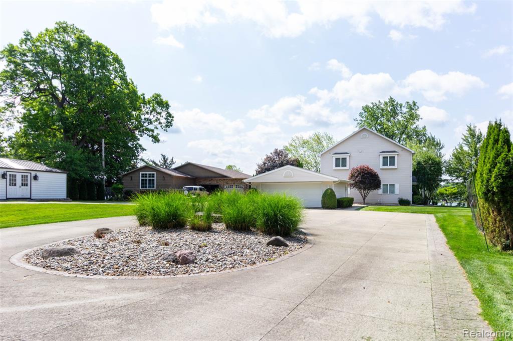 6081 Byram Lake Drive, Linden, MI 48451 — Photo 2