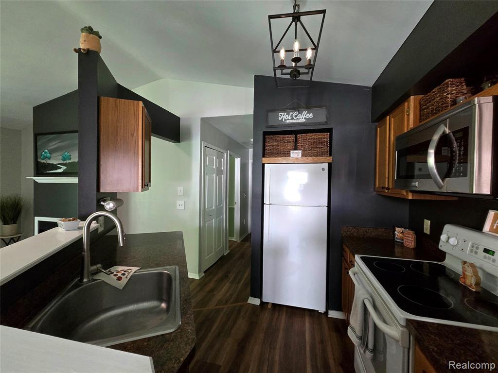 396 Spring Brooke Drive, 396, Brighton, MI 48116 — Photo 9