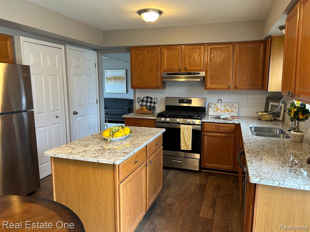 3599 PARKLAWN Drive, Canton, MI 48188 — Photo 42