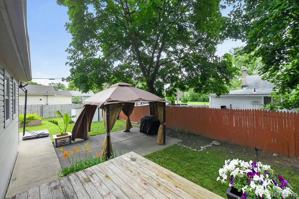 9115 Maplewood Drive, White Lake, MI — Photo 36