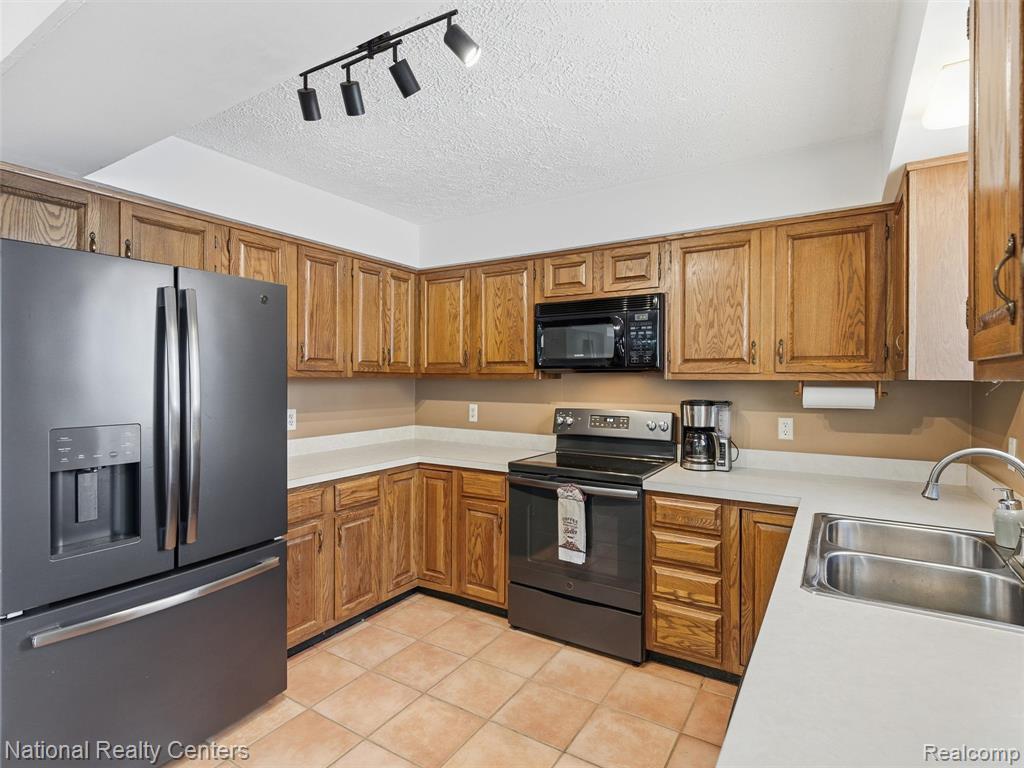 5470 Jamestown Road, Utica, MI 48317 — Photo 17
