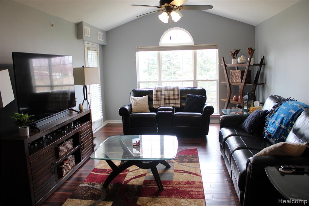 52133 Naugatuck Drive, 25, Macomb, MI 48042 — Photo 7
