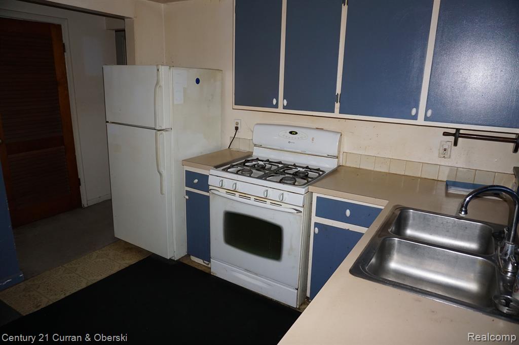 4452 EDGEWOOD Street, Dearborn Heights, MI 48125 — Photo 13