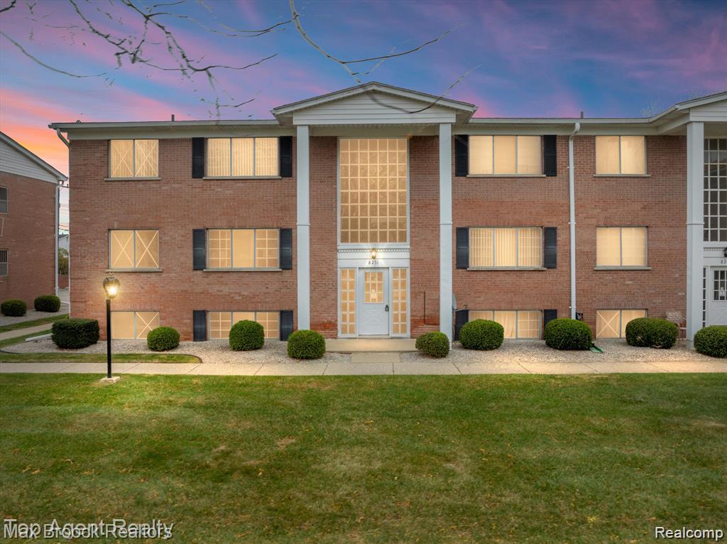 8251 Denwood Drive, G1, Sterling Heights, MI 48312 — Photo 3
