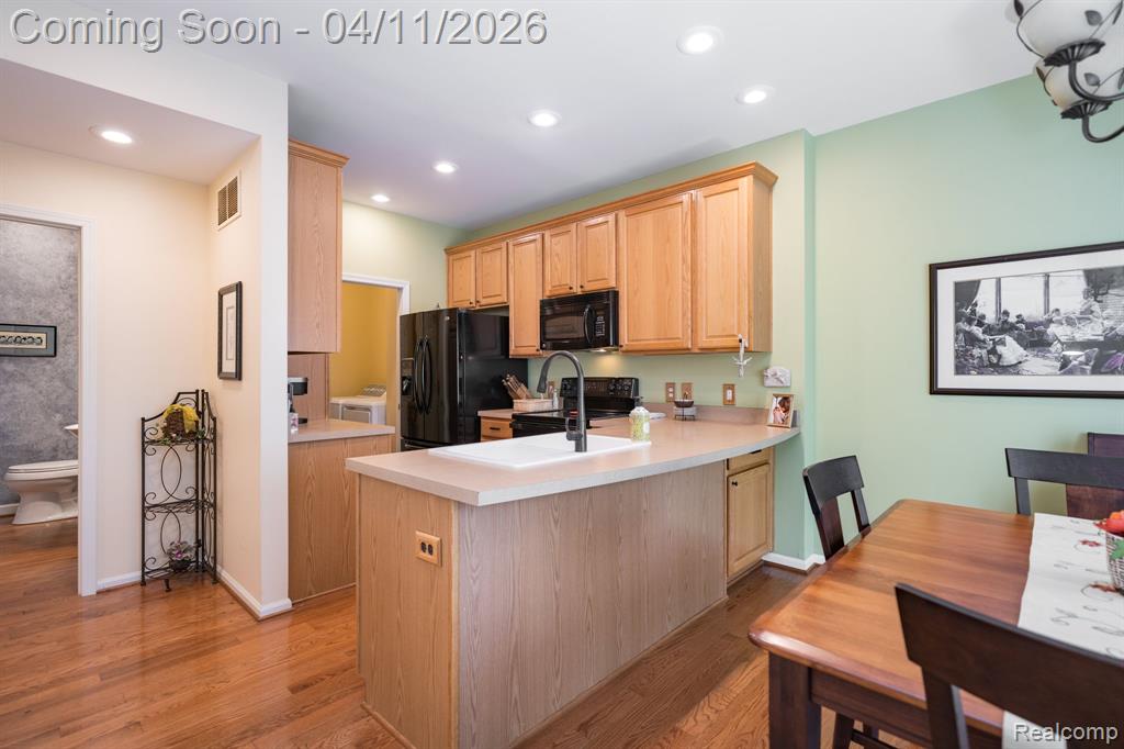 282 Stratford Lane, Lake Orion, MI — Photo 11