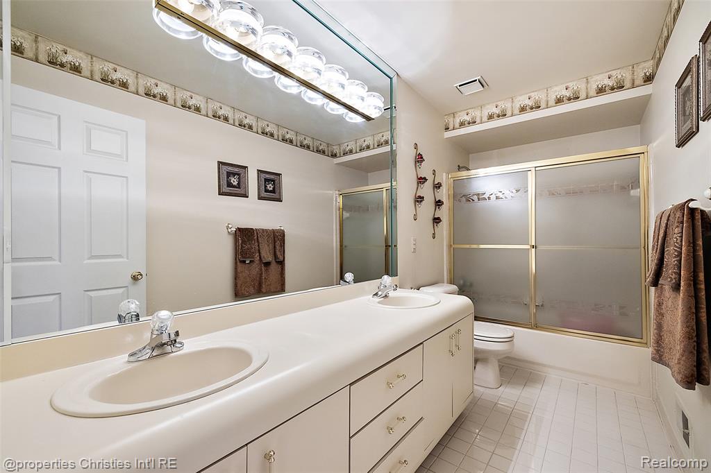 43159 La Bouquet Court, Sterling Heights, MI 48314 — Photo 52