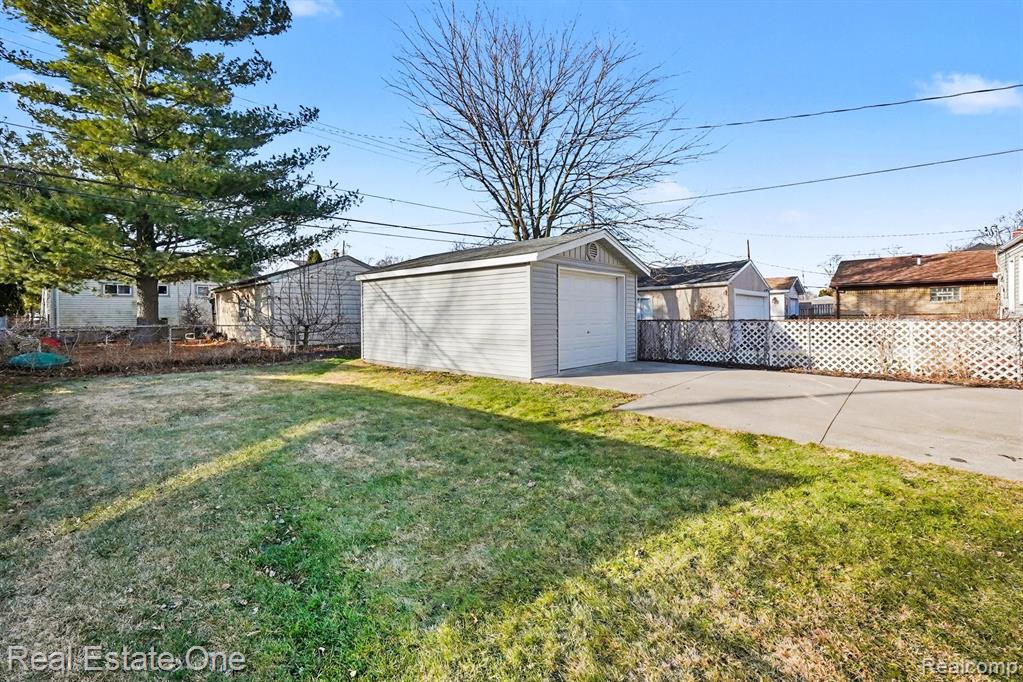 421 W Kalama Avenue, Madison Heights, MI 48071 — Photo 8
