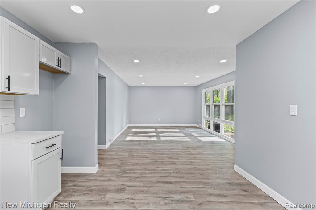 21901 Harding Street, Oak Park, MI 48237 — Photo 18