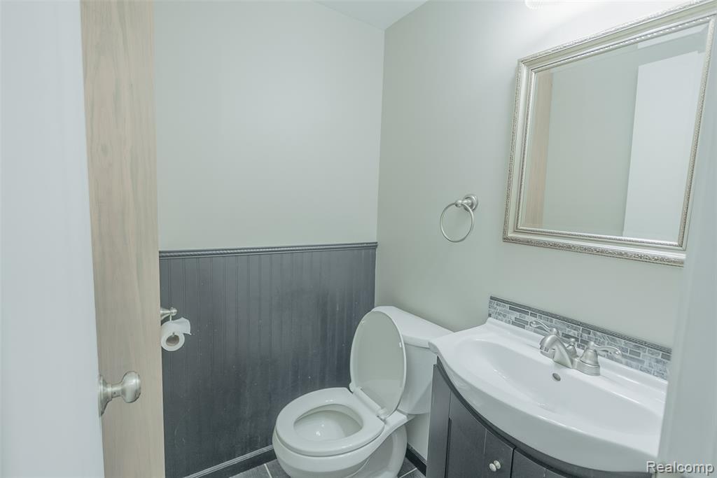 44613 New Hampshire Drive, Clinton Twp, MI 48038 — Photo 12