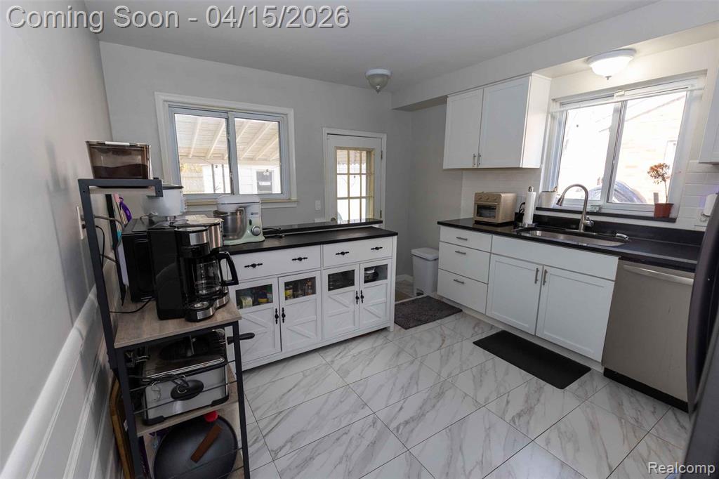 29361 Mark Avenue, Madison Heights, MI 48071 — Photo 11