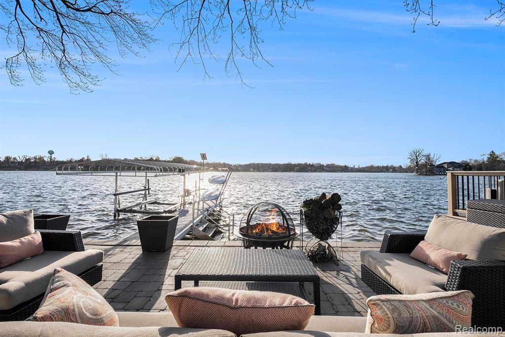 8460 WOODLAND SHORE Drive, Brighton, MI 48114 — Photo 6