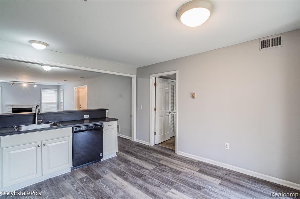 28231 CARLTON WAY Drive, Novi, MI 48377 — Photo 13