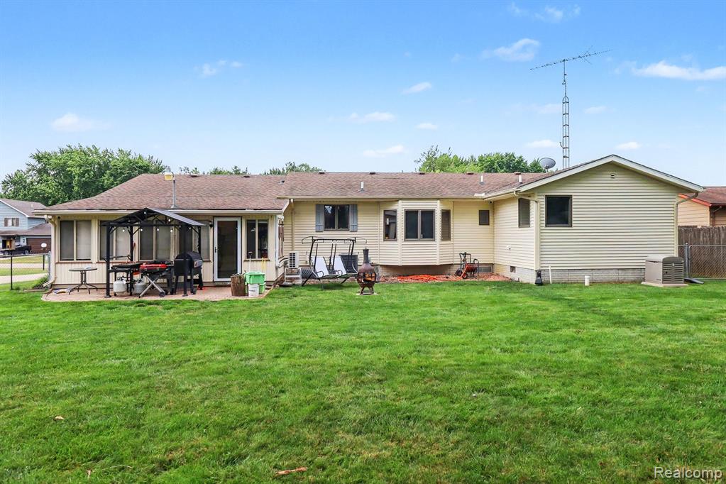 9442 WOODSIDE Trail, Swartz Creek, MI 48473 — Photo 28