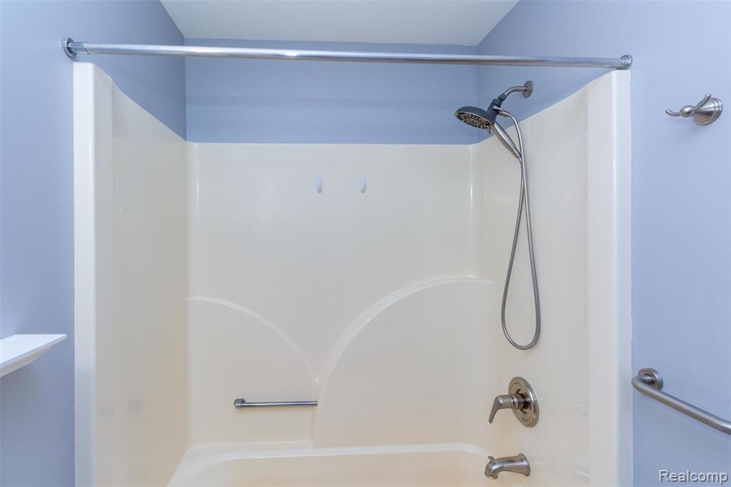 11270 Linda Kay, Goodrich Vlg, MI — Photo 21