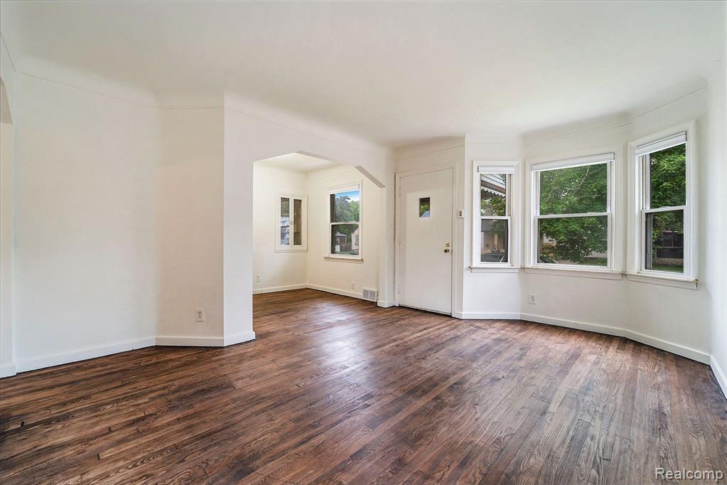 6340 WOODMONT Avenue, Detroit, MI 48228 — Photo 5