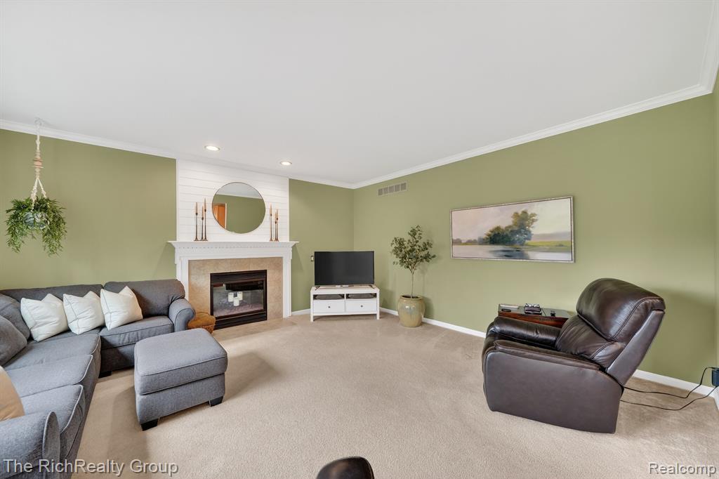2227 Pine Bluffs Court, Highland, MI — Photo 10