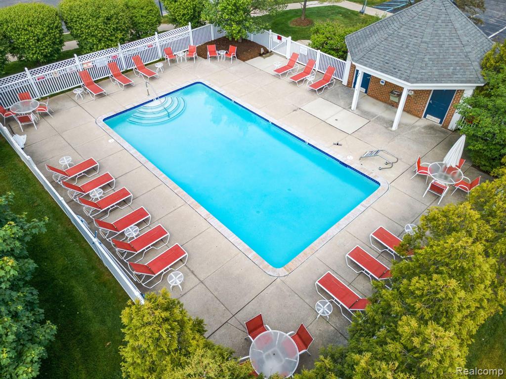 708 AMBERLY Drive, A, Waterford, MI 48328 — Photo 32