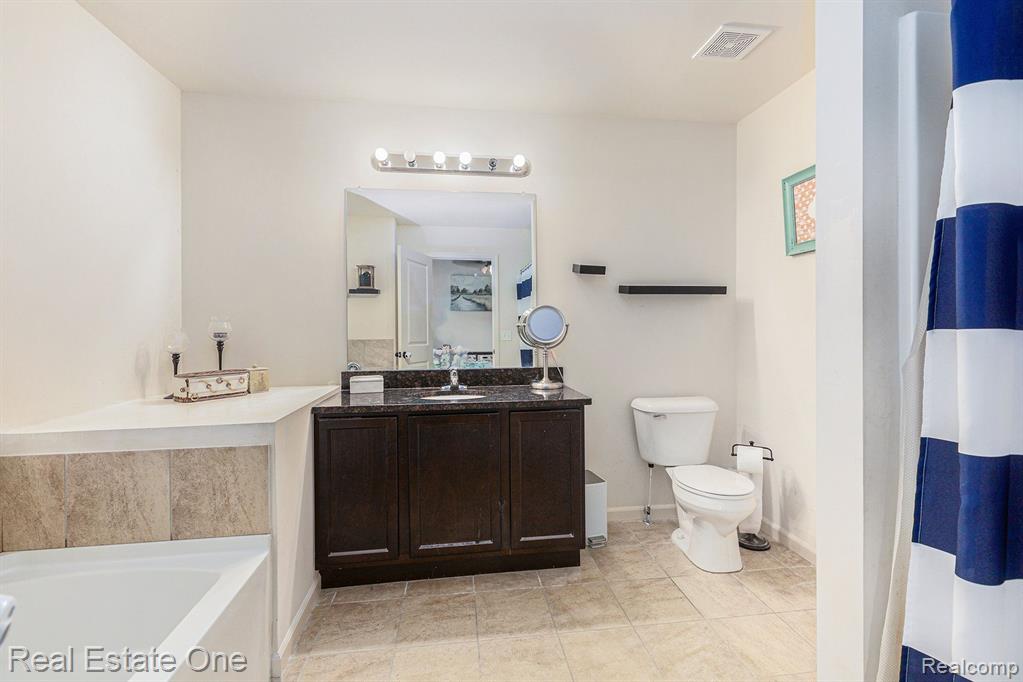 42802 N CUMBERLAND Drive, Van Buren, MI 48111 — Photo 23