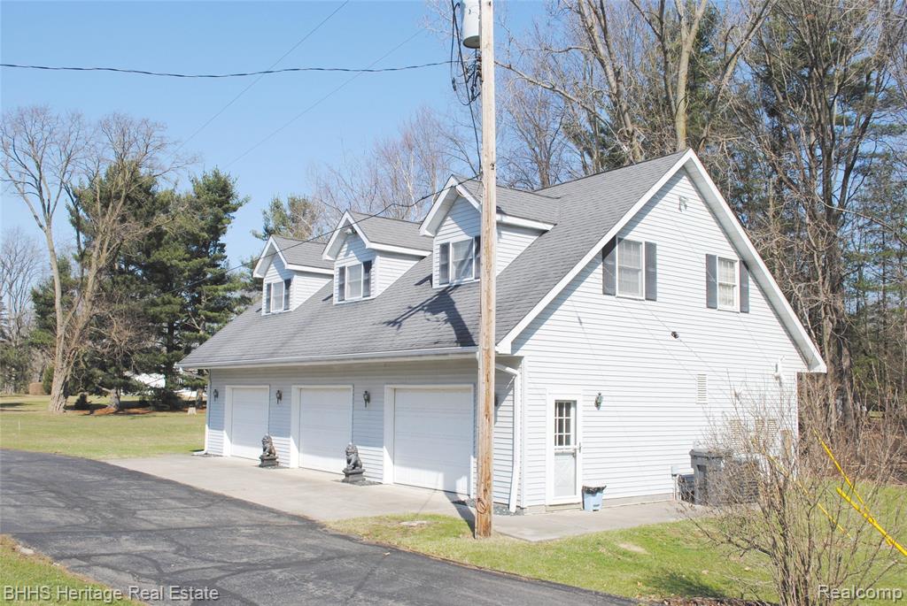 4450 Golf Club Road, Howell, MI 48843 — Photo 11