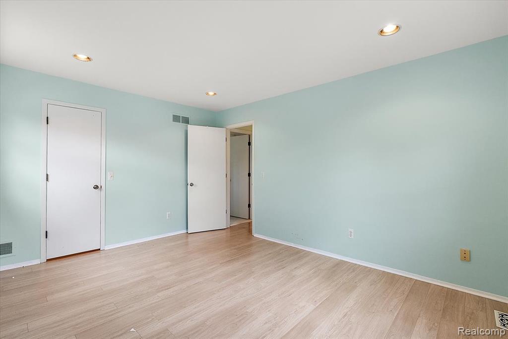 2832 Warrior Drive, Wixom, MI 48393 — Photo 25