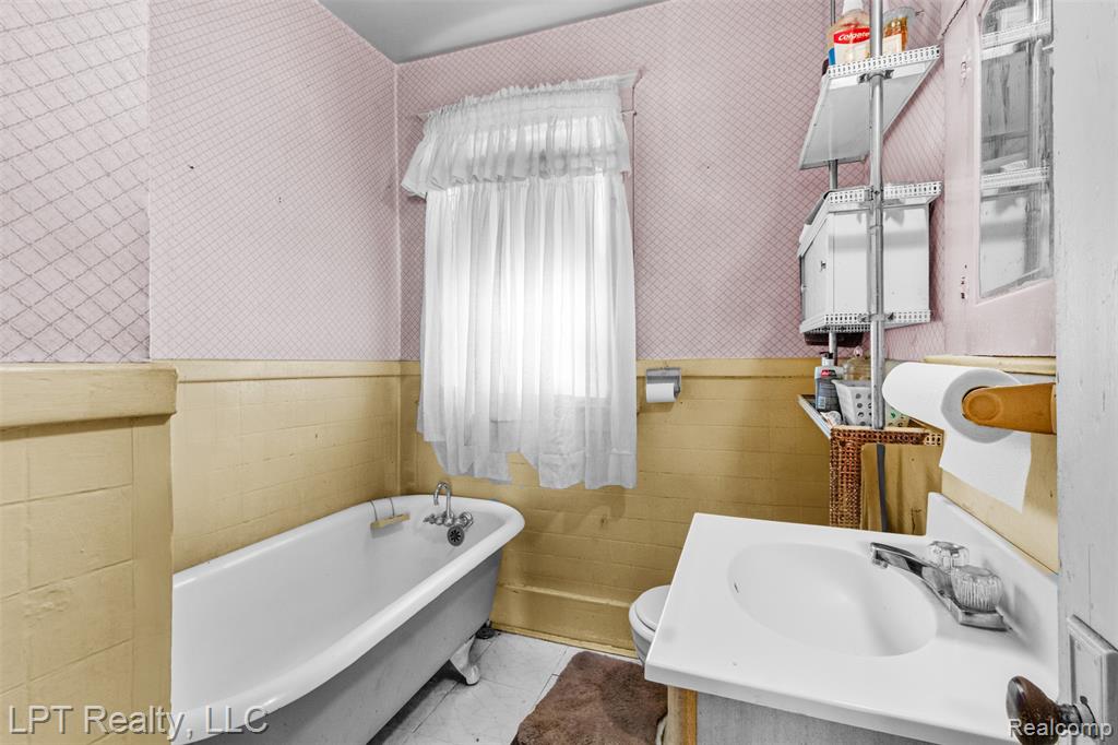 4037 Bewick Street, Detroit, MI 48214 — Photo 10
