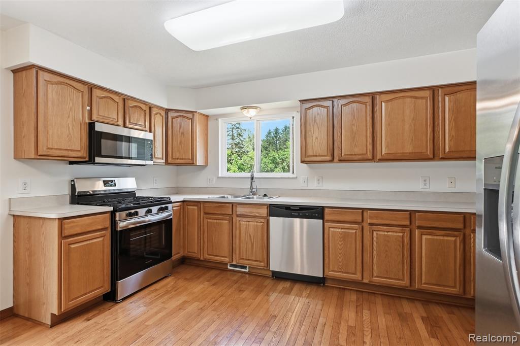 4482 Pleasant Valley Road, Brighton, MI 48114 — Photo 11