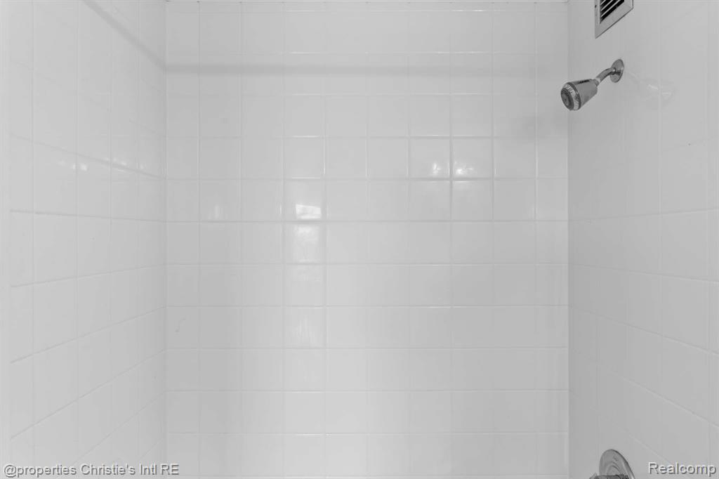 1300 E Lafayette Street, 104, Detroit, MI 48207 — Photo 17