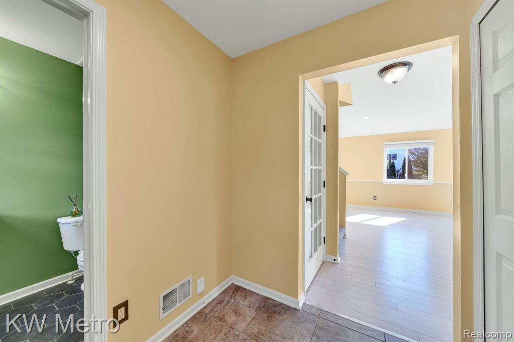 8590 BARRINGTON Drive, Ypsilanti, MI 48198 — Photo 14
