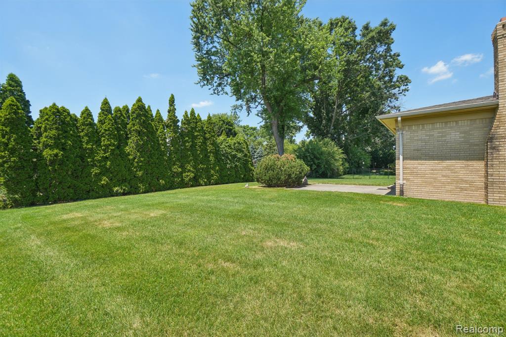 54829 Starlite Drive, Shelby Twp, MI 48316 — Photo 36