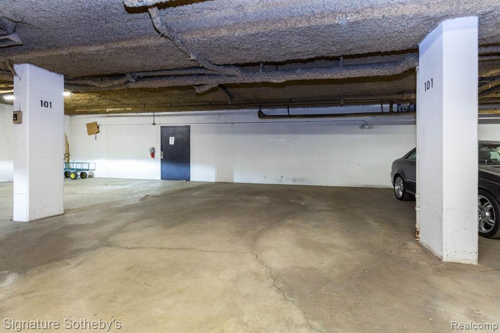 19710 W 13 Mile Road, 101, Beverly Hills, MI 48025 — Photo 36